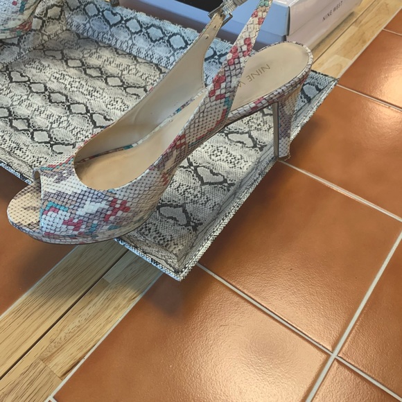 Nine West Snakeskin Sling Back Heels in Cream/Pink/Turquoise/Tan/Taupe Colors - Picture 3 of 6
